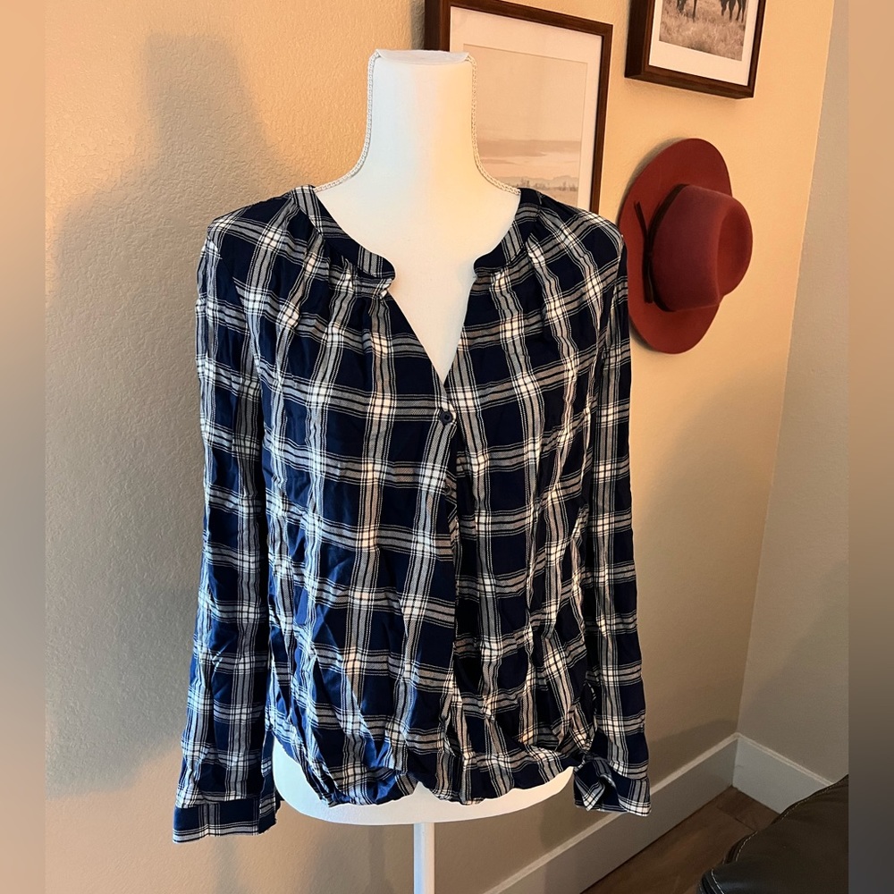 Navy/White Flannel. Size medium, never worn.